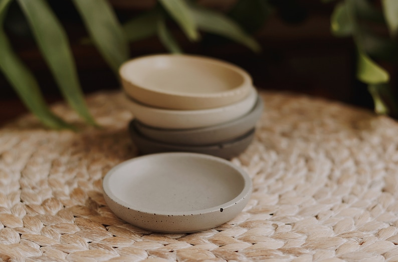 Handmade concrete tray | Minimalist decorative tray | Cement catchall | Modern tray for jewelry or bathroom image 3