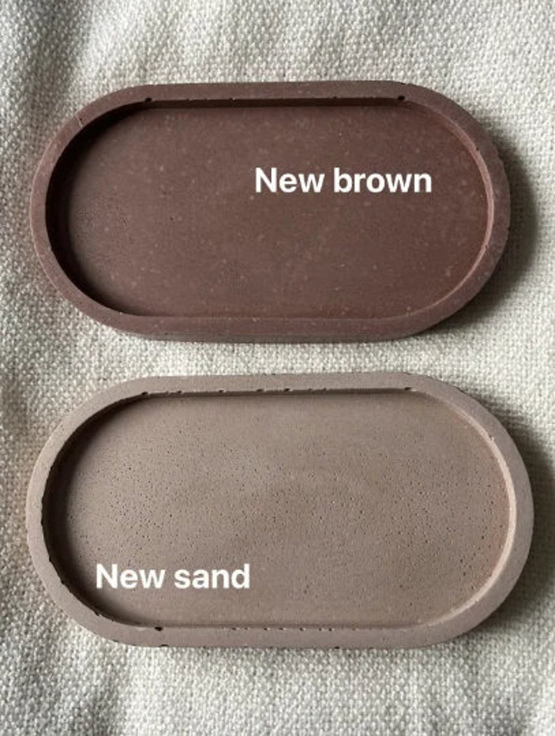 Puede incluir: Dos bandejas ovaladas de hormig&oacute;n. La bandeja superior es marr&oacute;n y dice "New brown". La bandeja inferior es de color marr&oacute;n m&aacute;s claro y dice "New sand".