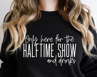 Nur hier für die Halbzeit Show und Getränke SVG, Fußball Party PNG, lustige Halbzeit SVG, lustiges Sport Shirt svg, Fußball und Getränke Design
