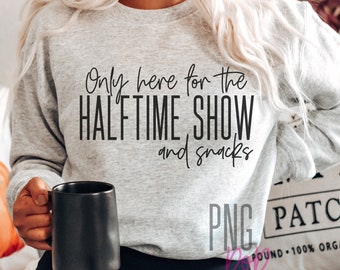 Nur hier für die Halbzeit Show und Snacks SVG, Fußball Party PNG, lustige Halbzeit SVG, lustiges Sport Shirt svg, Fußball und Snacks Design