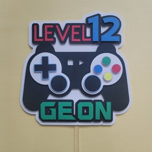 Topper per torta di compleanno / Personalizzato con nome ed età / Console di gioco / Topper per gioco