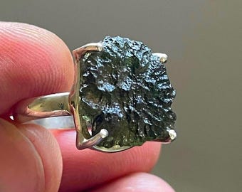 Museum Quality Ring Sz 8.5 - Moldavite Tektite - 5.1 g