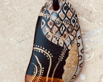 Klimt inspirierter handbemalter Kieselsteinanhänger, Gustav Klimt, Jugendstil Halskette, Art Deco Halskette
