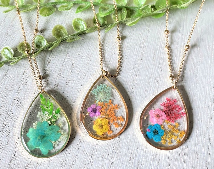 Pressed Flower Necklace | Resin Jewelry | Resin Flower Necklace | Resin Necklace | Dried Flower Necklace | Pressed Flower Jewelry | Hibiscus