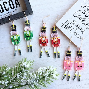 Lindos pendientes de Navidad cascanueces / Pendientes colgantes de cascanueces navideños Kawaii / Regalos de Navidad / Pendientes navideños Mujeres / Relleno de medias