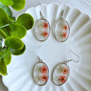 SILVER Baby&#39;s Breath Pressed Flower Earrings | Real Wildflower Earrings | Dry White Orange Flower Oval Earrings | Resin Dried Floral Dangle