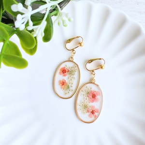 CLIP-ON Baby&#39;s Breath Pressed Flower Earrings | Real Wildflower Dry White Orange Flower Oval Earrings | Resin Dried Floral Dangle Drop