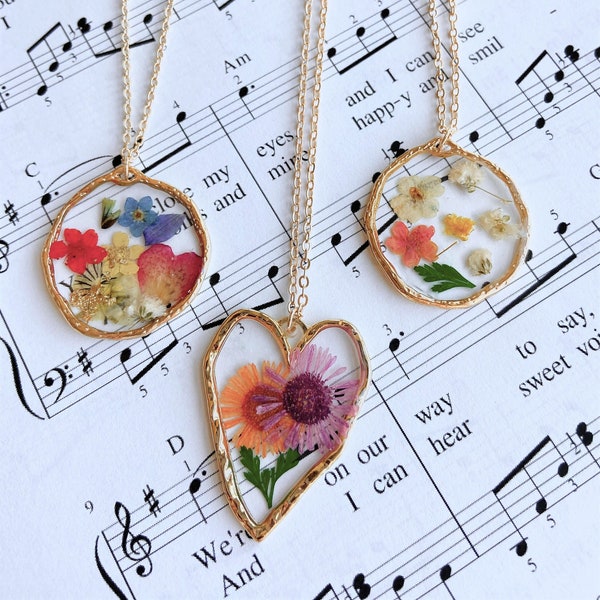 Pressed Wild Flower Necklace | Multi Flower Necklace | Resin Jewelry | Resin Dry Flower Necklace | Resin Dried Flower Necklace Forget Me Not