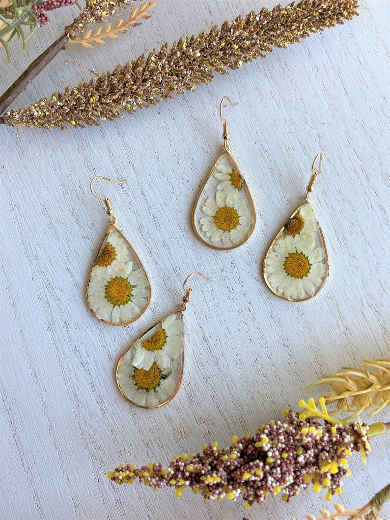 Daisy Pressed Flower Earrings  Dry White Flower Teardrop image 2