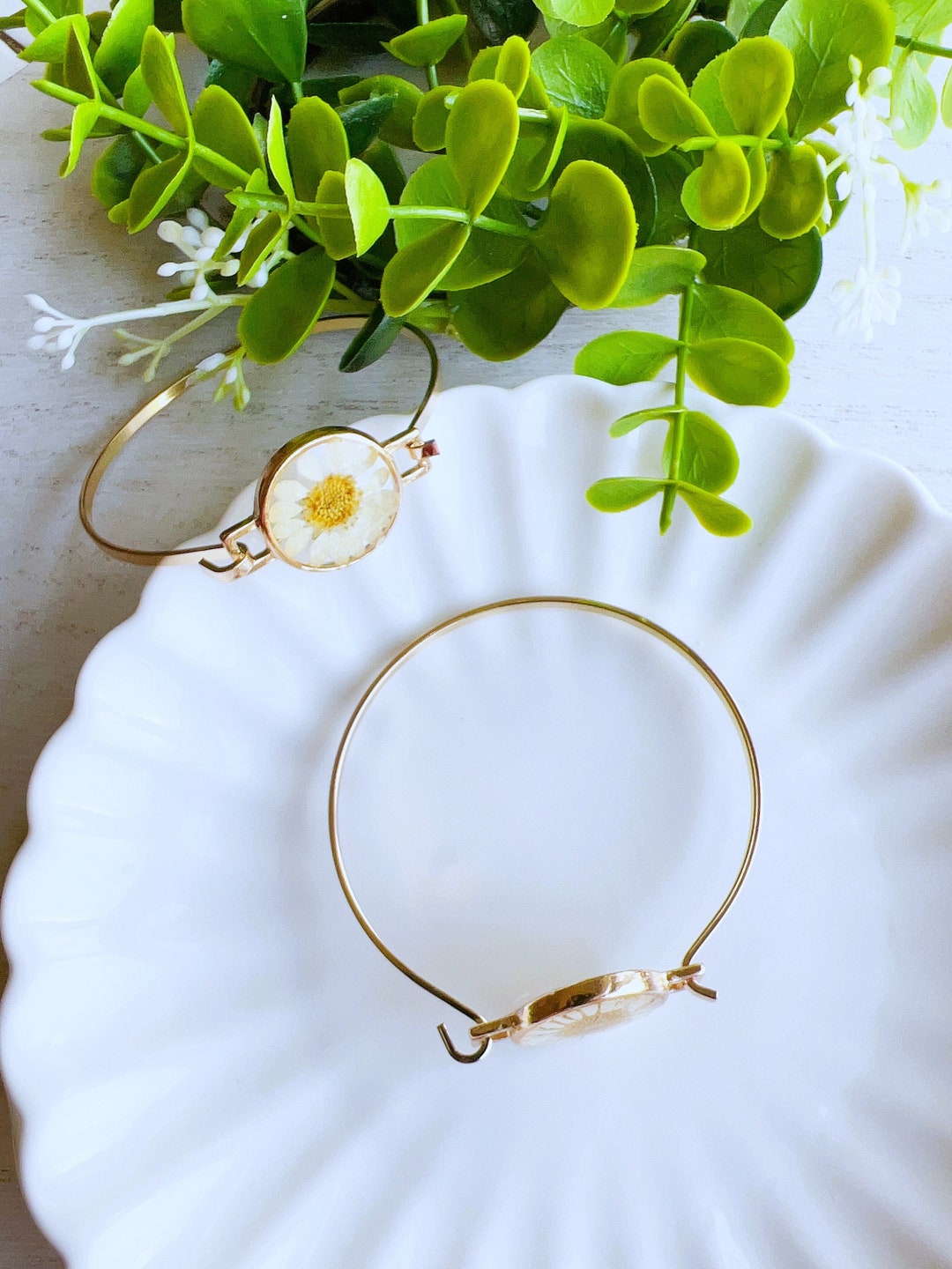 Daisy Pressed Flower Bangle Bracelet Dry White Flower Bangle April Birth Flower Daisy Resin