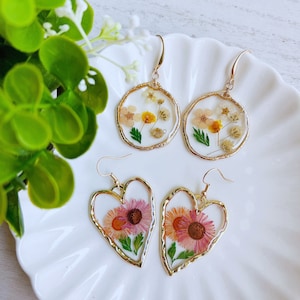 Pressed Wild Flower Earrings | Multi Flower Earrings | Resin Jewelry | Boho Flower Dangle | Resin Dried Flower Drop Earrings |Forget Me Not