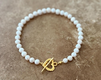 Freshwater pearl necklace with chunky heart t bar clasp: timeless statement jewelry