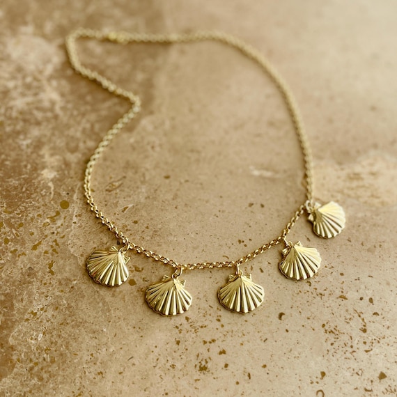 Gold seashells necklace