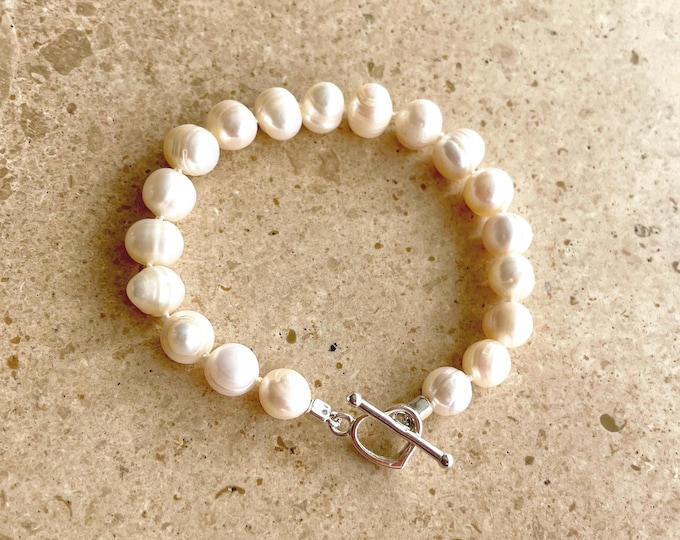 Pearl bracelet with silver heart t bar clasp
