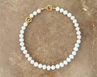 Pearl T bar necklace with gold spiral detail