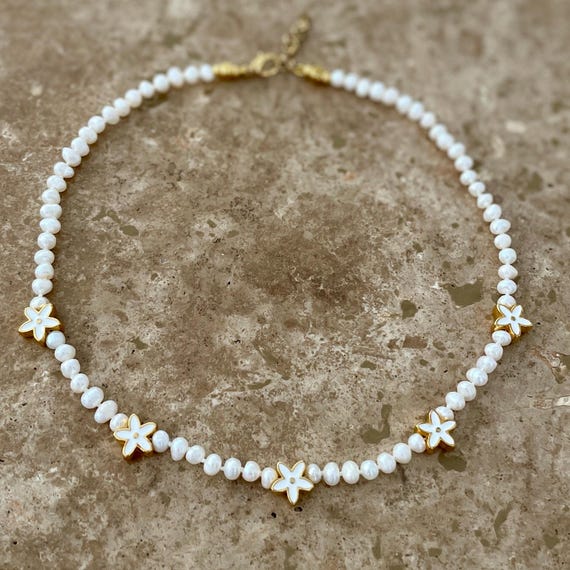Freshwater pearl daisy chain necklace