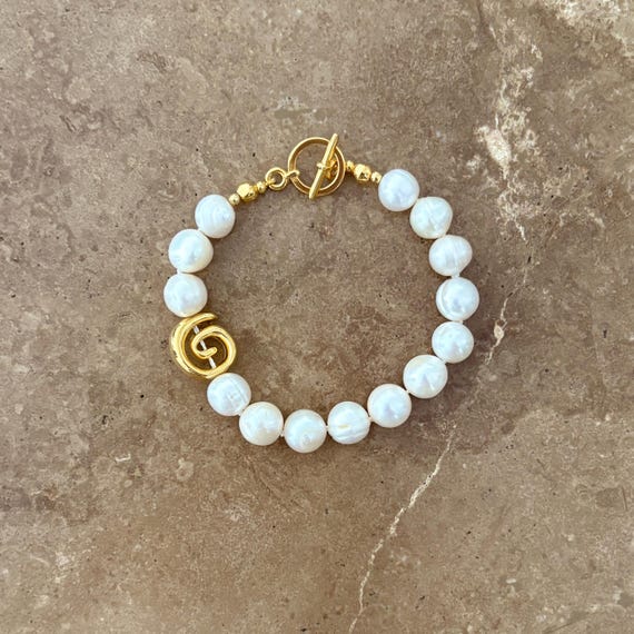 Pearl bracelet with gold spiral and T bar clasp