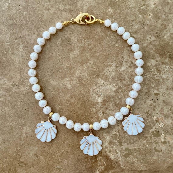 Statement pearl and scallop shells necklace