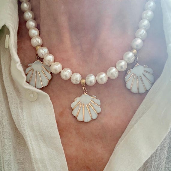 Statement pearl and scallop shell charm necklace