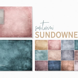 Santorini-sundowners – Getextureerde kustachtergronden – Zachte zonsondergangblauwe en roze tinten – Verweerde mediterrane lagen – Warme avondtinten