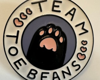 Pin Badge / Toe Bean Club / pets / paws