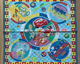 Pixar Playtime Tokyo Disney Resort-zakdoek | Katoenen sjaal met zeldzame karakters | Retro bandana cadeau voor haar | 3100