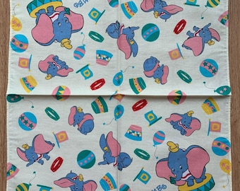Vintage Dombo Disney-zakdoek | Katoenen sjaal met zeldzame karakters | Retro bandana cadeau voor haar | 3096