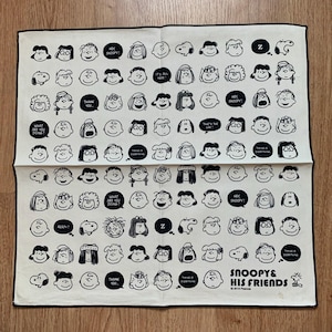 Pañuelo vintage de personajes de Snoopy y sus amigos (2011)