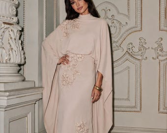 Vestido de novia color crema bordado