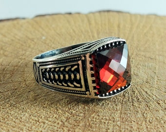 Anello da uomo fatto a mano in argento sterling 925 con rubino rosso di forma quadrata.