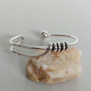 925 Sterling Silber Herren Handgefertigtes verstellbares gestricktes geformtes glänzendes Manschettenarmband, lässiges stilvolles Herrensilberarmband