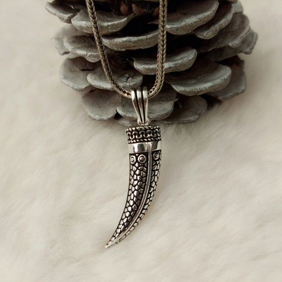 Collier Avec Pendentif Dent De Loup – Bijou Occasion, Origine France