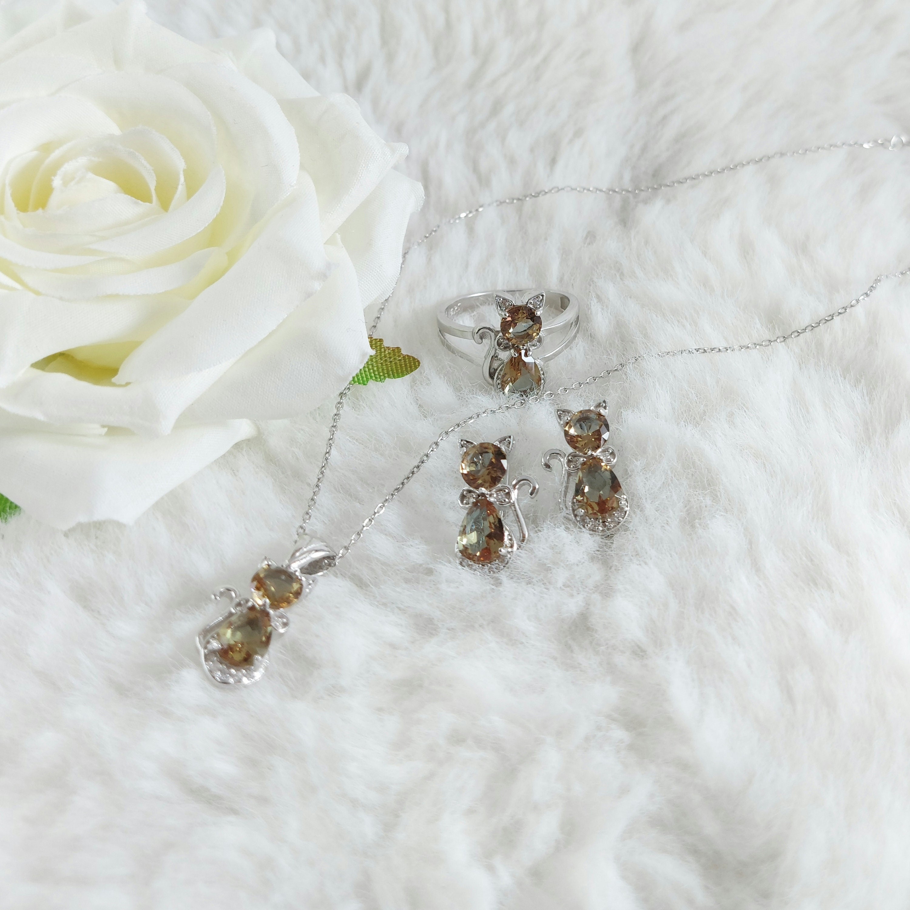 Orecchini a forma di gatto in argento sterling personalizzati con