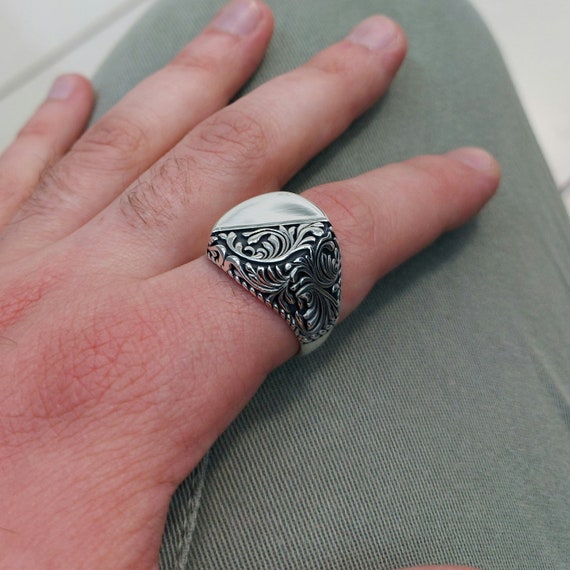 ハンドメイドのスターリングシルバー製メンズリング：モダンでミニマ