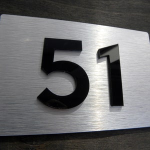 Letreros plateados para puerta de entrada. Letrero de dirección de acero inoxidable para puertas. Letreros con números. Placas personalizadas para casas de huéspedes. Placas personalizadas para unidades de hotel.