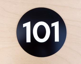 Placas personalizadas para portas. Placas em preto e branco feitas sob encomenda. Números de sinalização da porta da frente. Complexo de Condomínios Hotéis Ovais Placas Modernas Apt Frentes