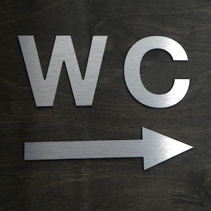 Letras WC para banheiros para paredes. Dígitos adesivos direcionais para portas de banheiros. Placa de porta de banheiro WC com seta. Placas de setas para banheiros.