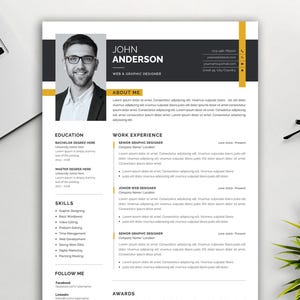 Peut inclure: Un modèle de CV noir et blanc avec un accent jaune. Le CV est pour John Anderson, un concepteur web et graphique. Le CV comprend des sections pour l'éducation, l'expérience professionnelle, les compétences et les récompenses.