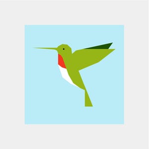 Pode incluir: Ilustração geométrica de um beija-flor em voo. A ave apresenta asas e corpo verdes, garganta vermelha e um bico longo e pontiagudo. O fundo é um quadrado azul claro.