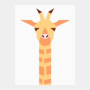 Pode incluir: Ilustração geométrica da cabeça e pescoço de uma girafa. A girafa é retratada em tons de amarelo, laranja e castanho, com um design minimalista e poligonal. O fundo é branco.