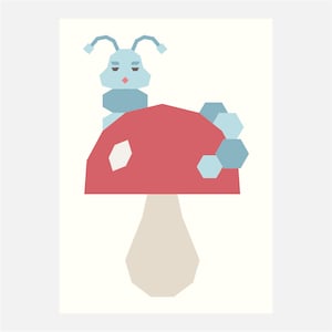 Pode incluir: Uma lagarta de desenho animado azul e branca está sentada em cima de um cogumelo vermelho com uma mancha branca. O cogumelo tem um caule bege.