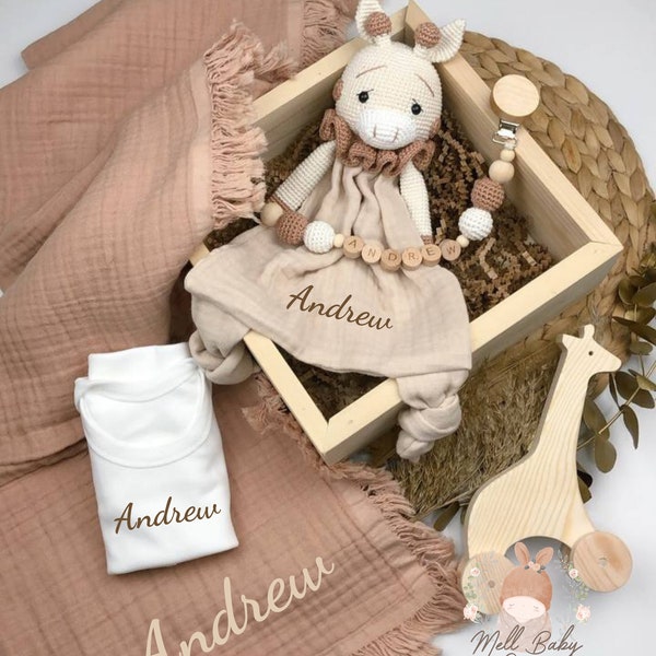Caja de regalo para bebé recién nacido, juguete Amigurumi, conejo de madera, manta de muselina personalizada, cadena de chupete y cuerpo