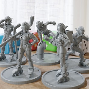Roller Babes - 3D Gedruckt Mini&#39;s - Cyberpunk / Sci-Fi - Tabletop Miniature Wargaming - 28mm / 32mm Minifiguren