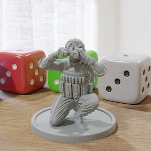 Binocular Scout Soldier 28mm/32mm Minifigure - Modern Wargaming Miniature for Tabletop RPG