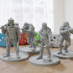 Survivors - ZONA ALFA - Four - Modern Wargaming Miniatures for Tabletop RPG - 20mm / 28mm / 32mm Scale Minifigures