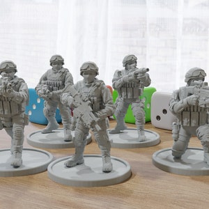 Rifle Squad - Modern Wargaming Miniatures for Tabletop RPG - 20mm / 28mm / 32mm Scale Minifigures