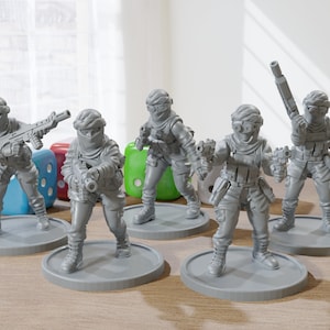Small Arms Desert Raiders - 3D Printed Mini&#39;s - Post Apocalyptic / Sci-Fi - Tabletop Miniature Wargaming - 28mm / 32mm Scale Minifigures
