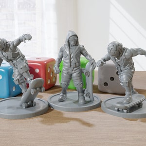 Skateboarders - 3D Printed Mini&#39;s - Cyberpunk / Sci-Fi - Tabletop Miniature Wargaming - 28mm / 32mm Scale Minifigures