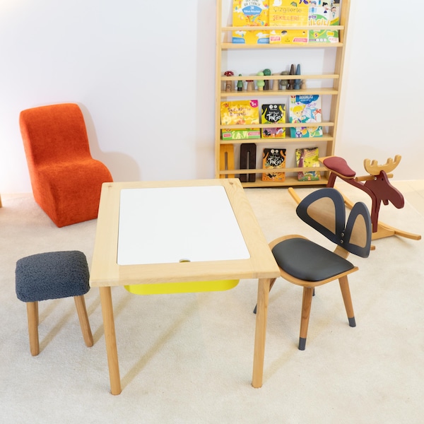 Conjunto de mesa sensorial personalizada con sillas para niños, ideal como regalo.
