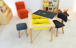 Tavolo Travasi Montessori In Legno Con Sgabello - 2 Vaschette Rimovibili E Piano Reversibile - Gioco Sensoriale Per Bambini 3+ Anni, 51,5x52x72 Cm